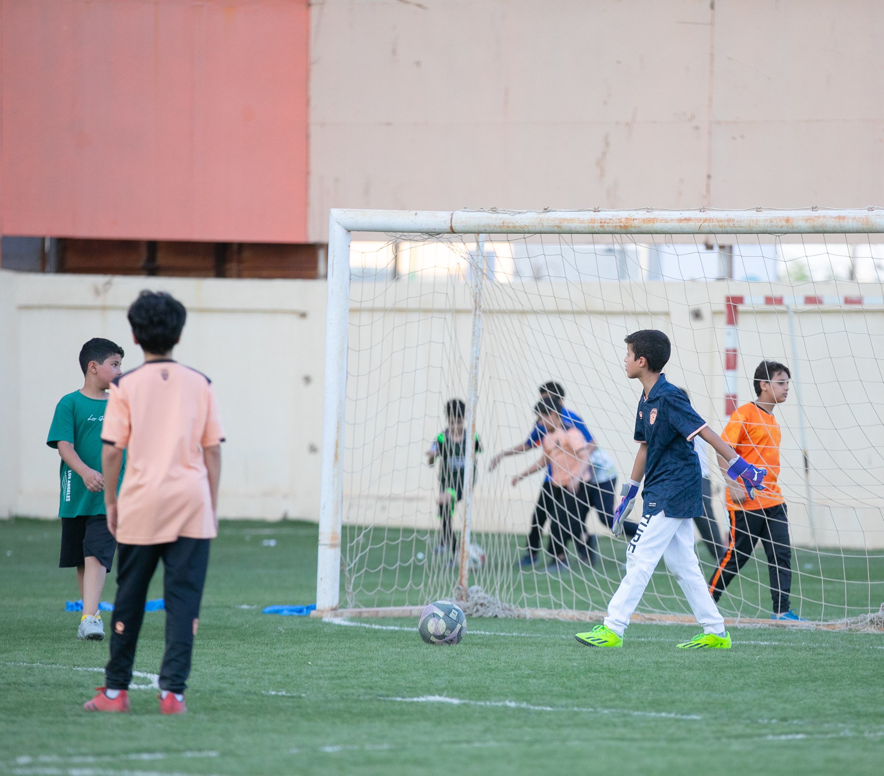 أكاديمية الفيحاء تواصل تدريباتها اليومية