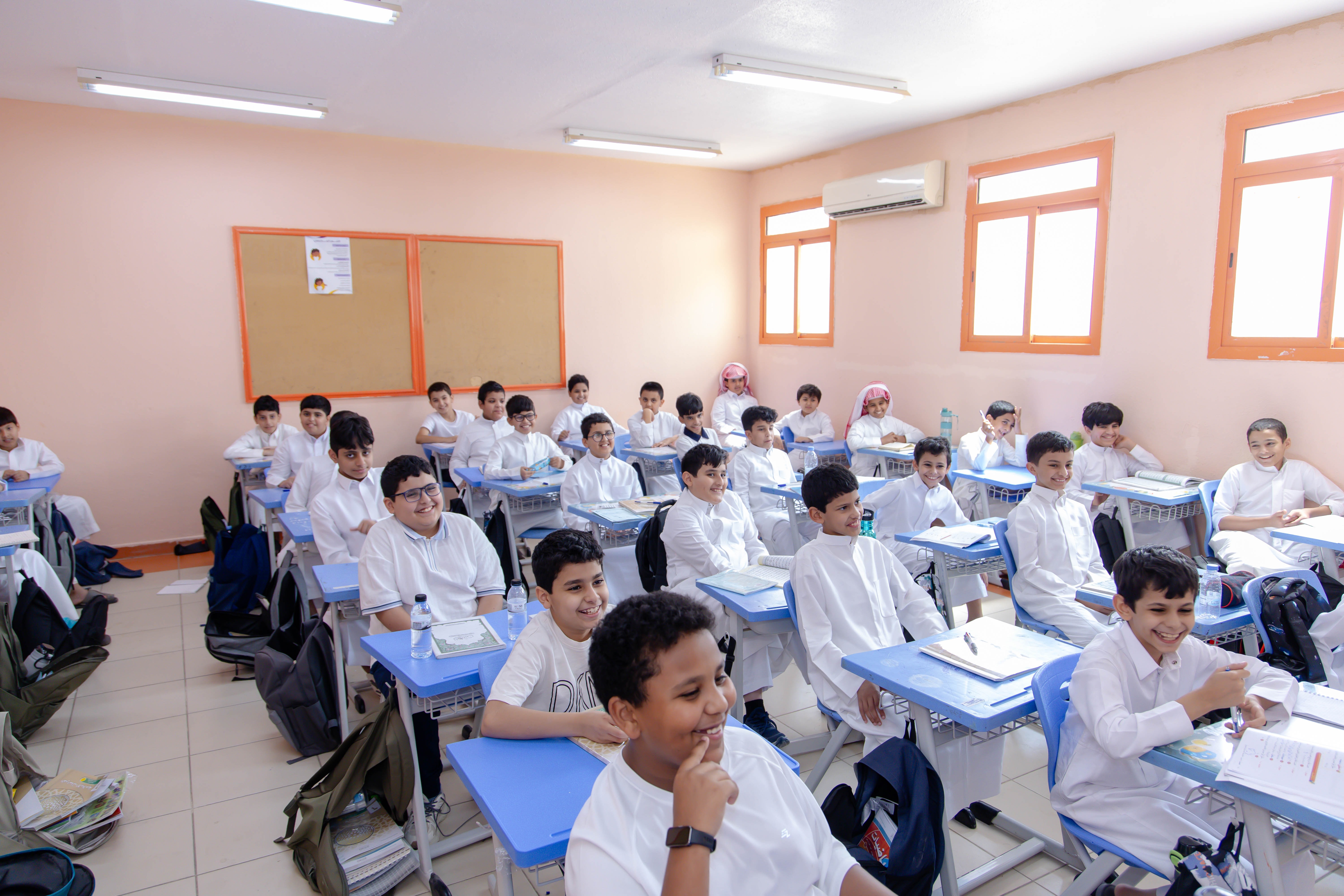 زيارات لعدد من مدارس محافظة المجمعة، ولقاءات مع الطلاب، وتذاكر مجانية للمباراة القادمة؛ تعزيزًا لارتباط النادي بمجتمعه..