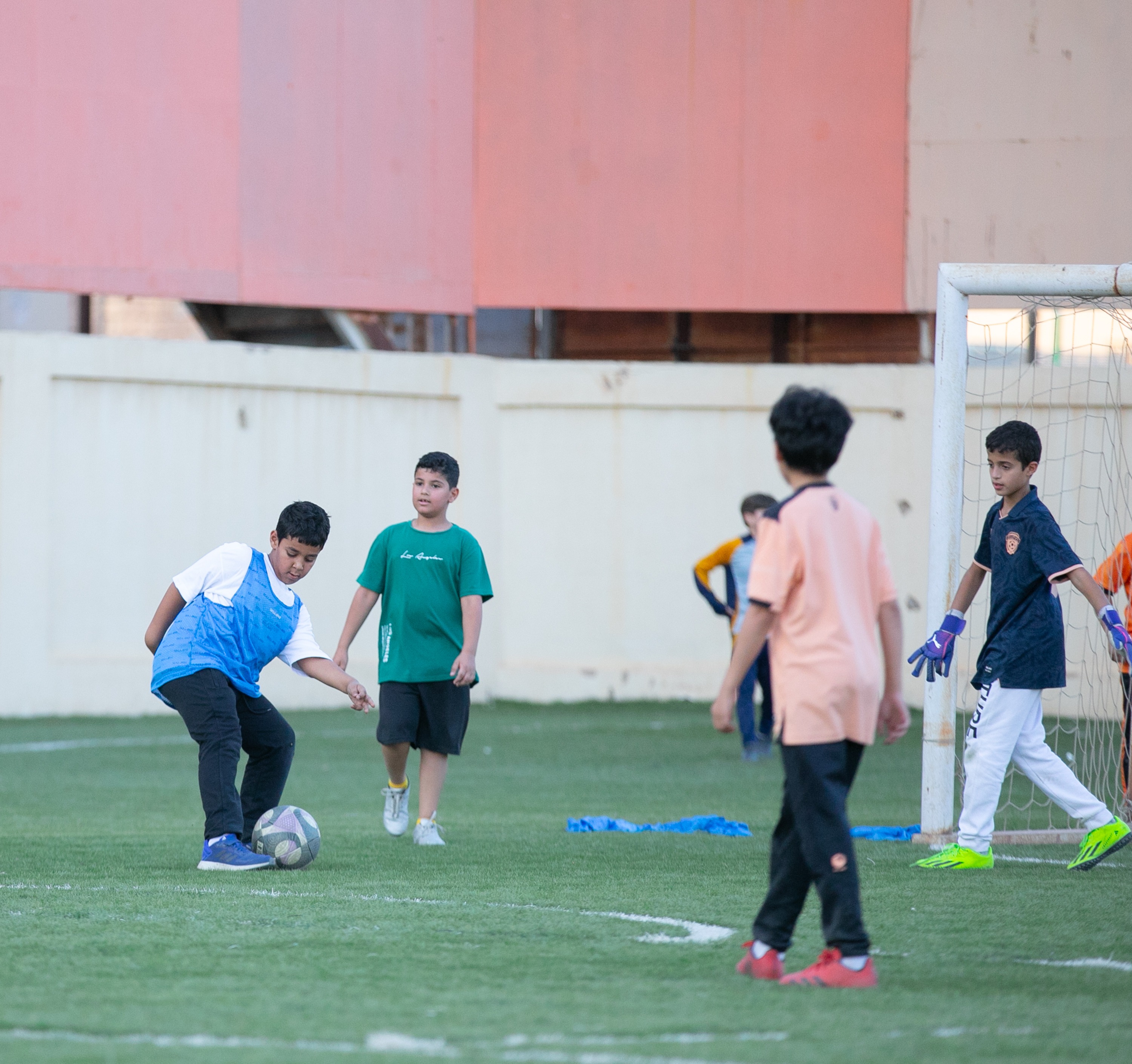 أكاديمية الفيحاء تواصل تدريباتها اليومية