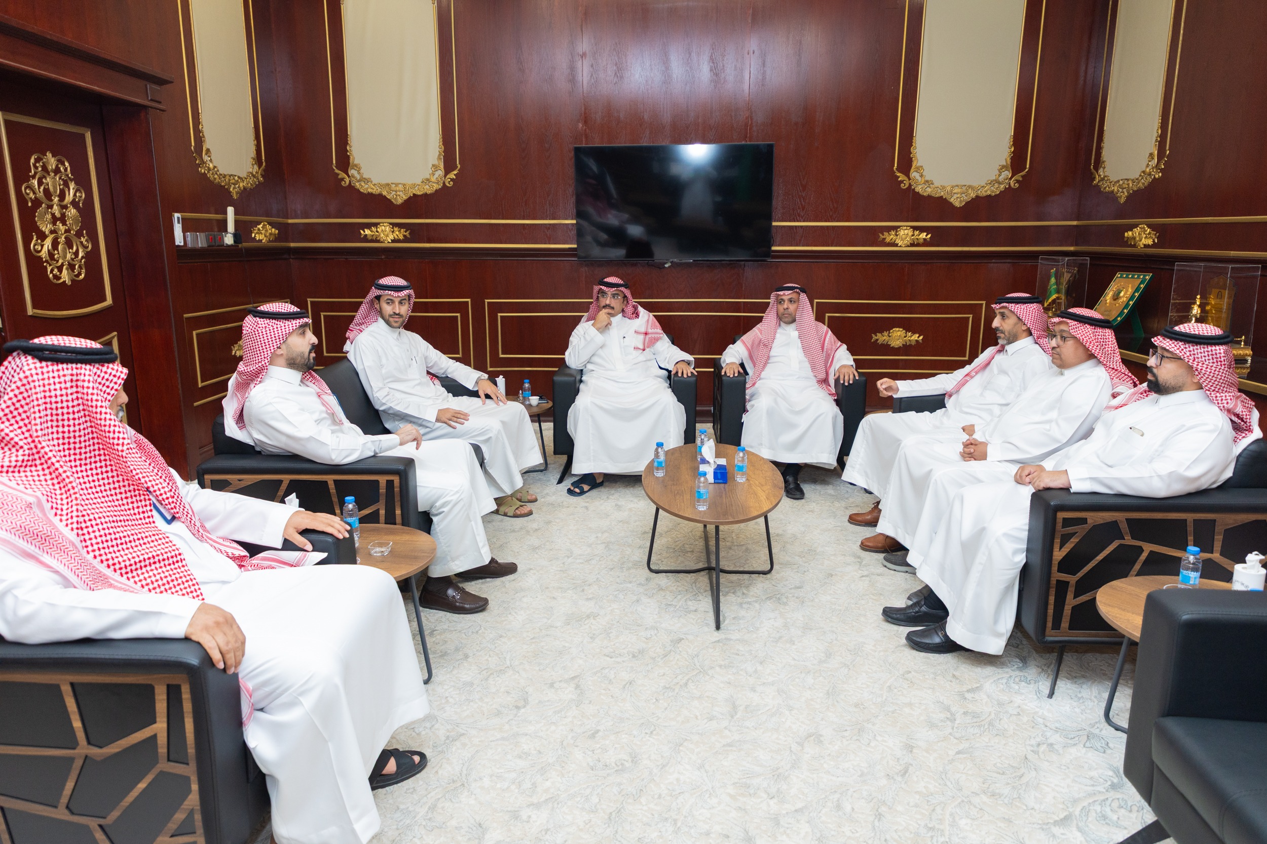 رئيس نادي الكوكب المهندس يزيد بن ناصر الزعاقي يزور الفيحاء