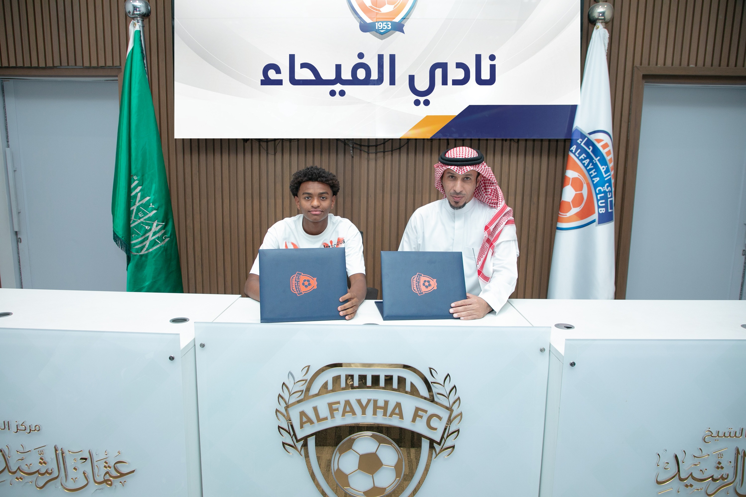 الفيحاء يوقع عقداً احترافياً مع اللاعب اللاعب حميد هزازي "17 سنة" لمدة سنتين .