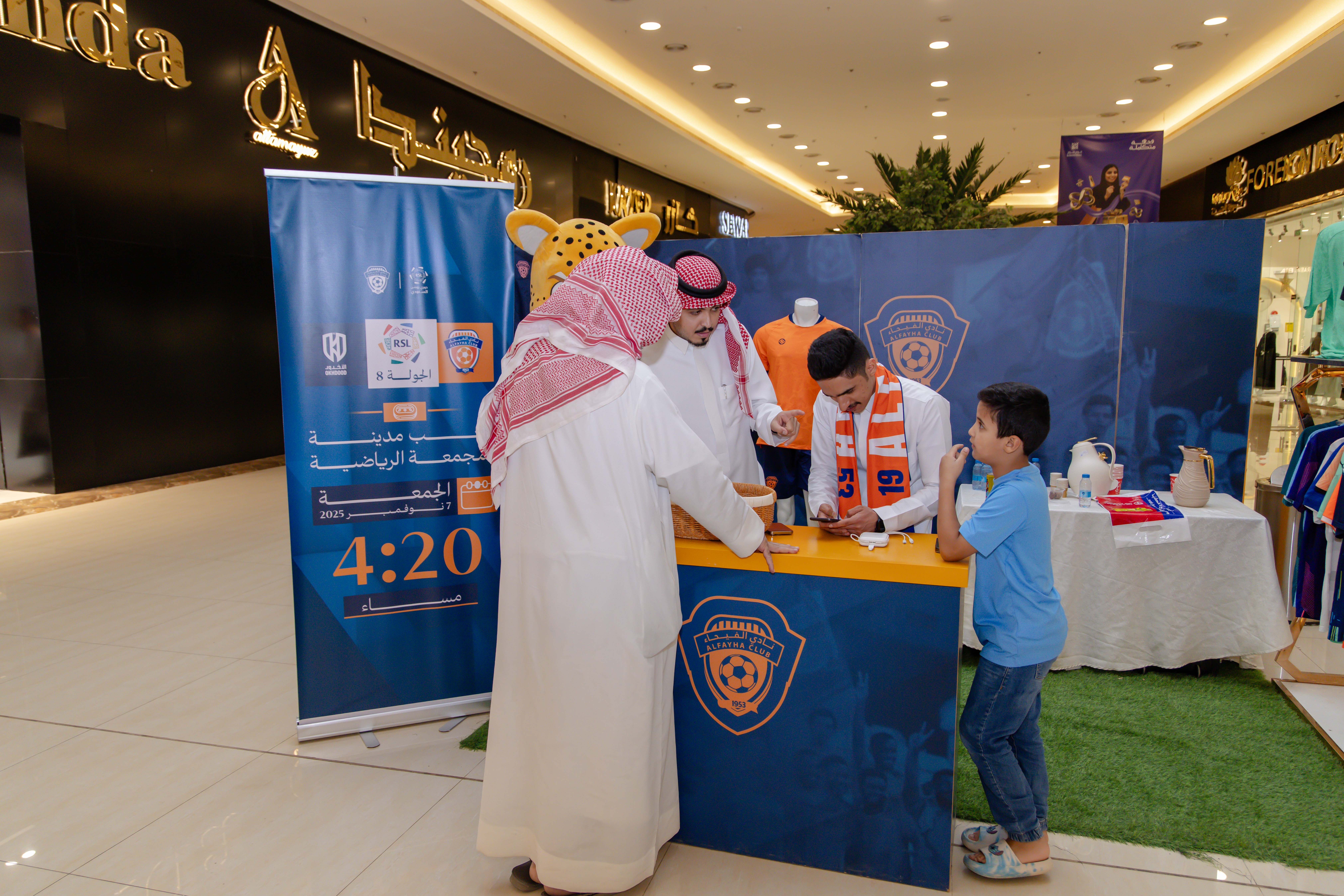 الفيحاء يواصل إقامة الركن الخاص في كرم مول لتوزيع تذاكر مباراة الفيحاء و الأخدود
