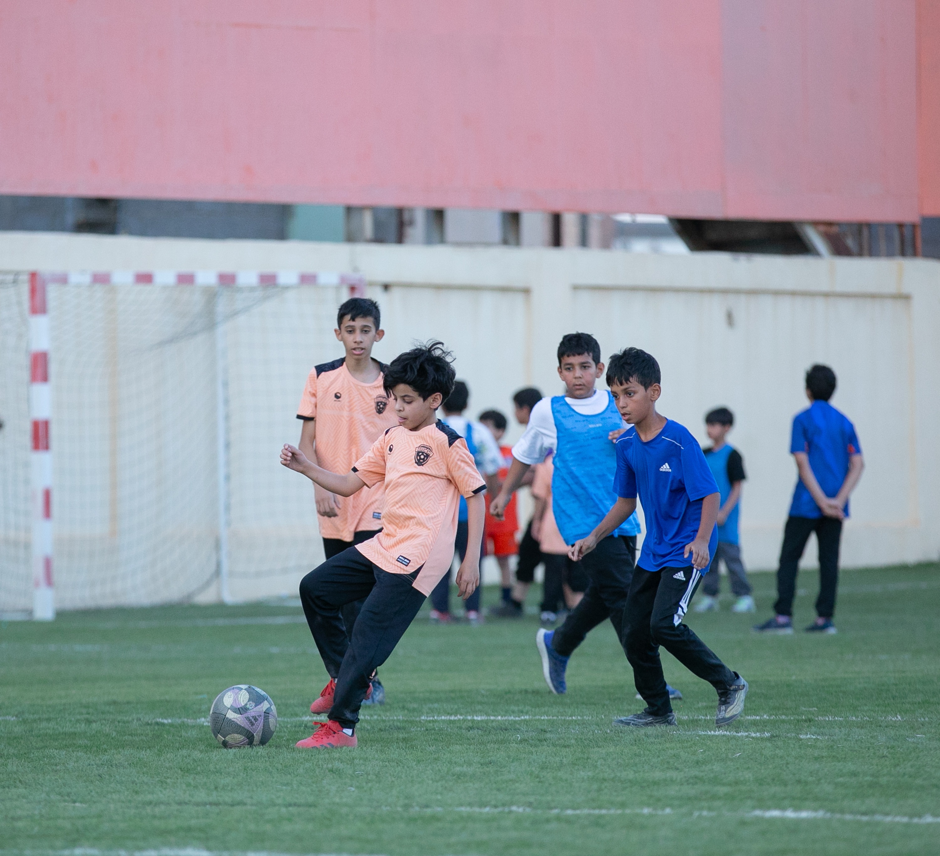 أكاديمية الفيحاء تواصل تدريباتها اليومية