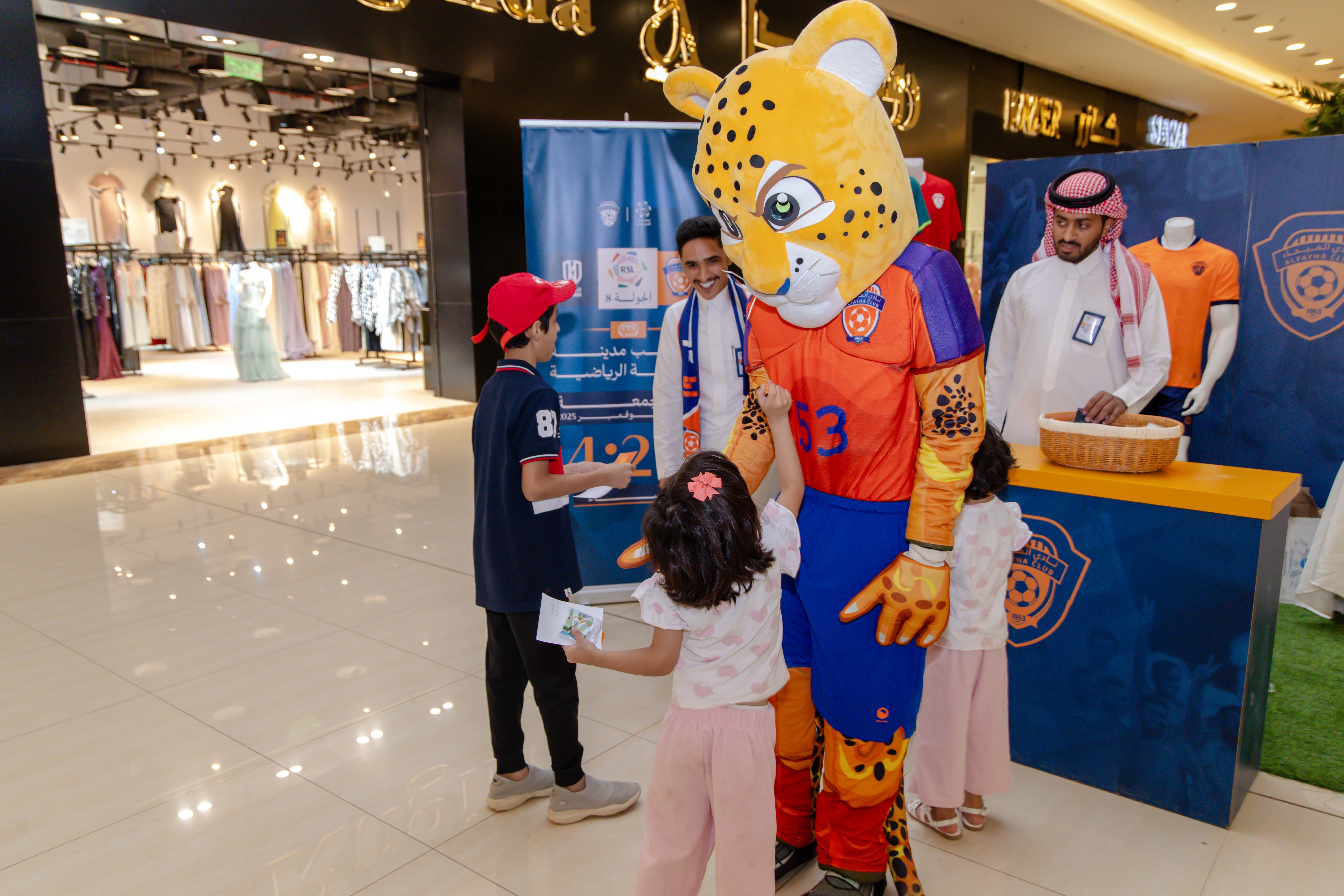 الفيحاء يواصل إقامة الركن الخاص في كرم مول لتوزيع تذاكر مباراة الفيحاء و الأخدود